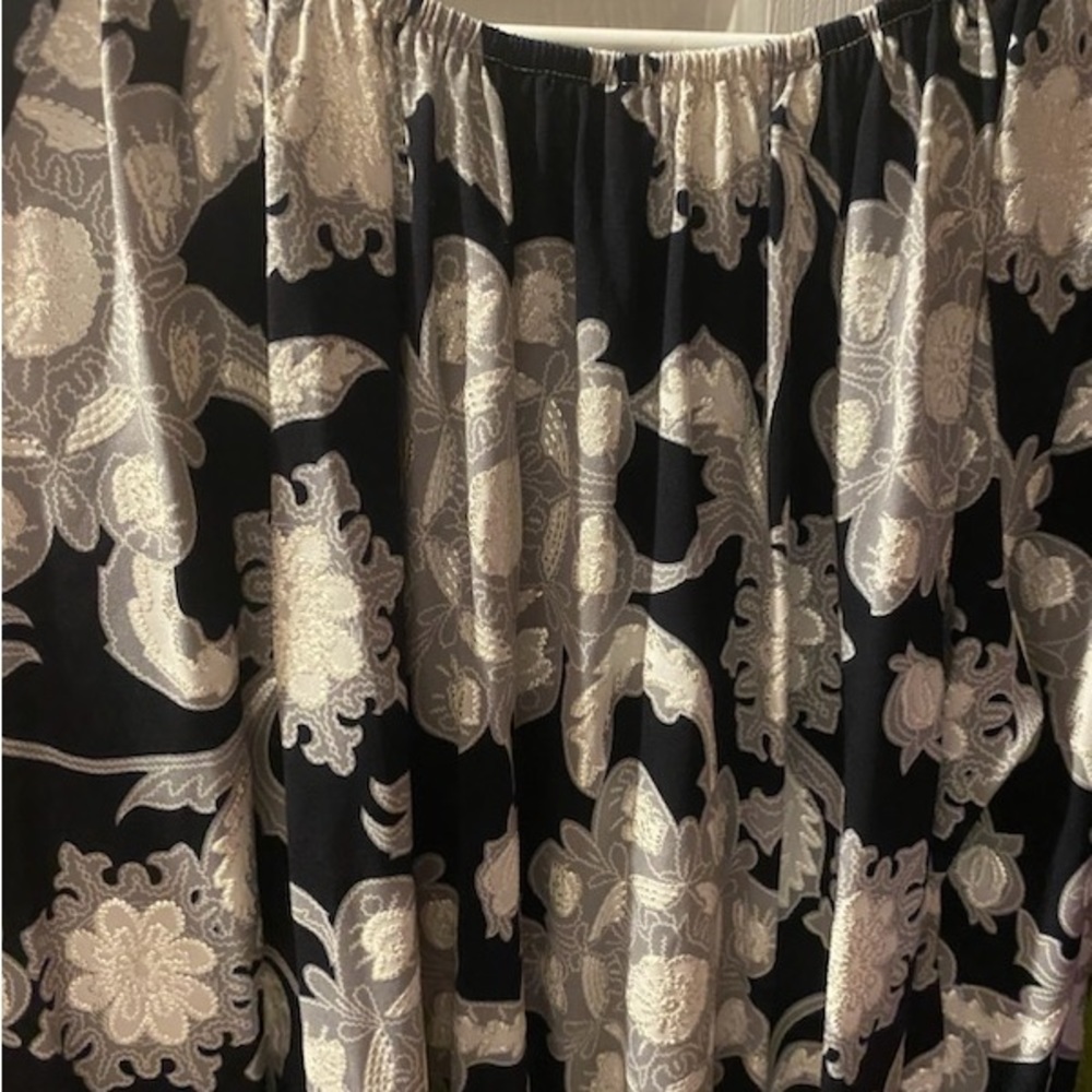 Blk/wht/silver oversized work/dinner blouse
